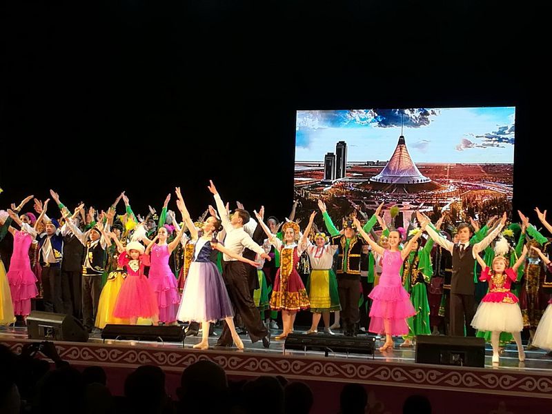 استانادا ءبىر اكتىلى «مىڭ بۇرالعان  ۇلى دالا ورداسى» بالەتىنىڭ پرەمەراسى ءوتتى