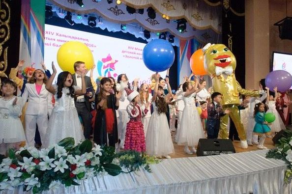 قوستانايدا بالالاردىڭ «التىن ميكروفون» ءان بايقاۋى باستالدى