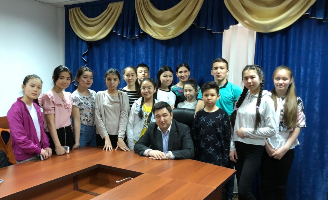 مەكتەپ وقۋشىلارى «ەگەمەندە» بولدى