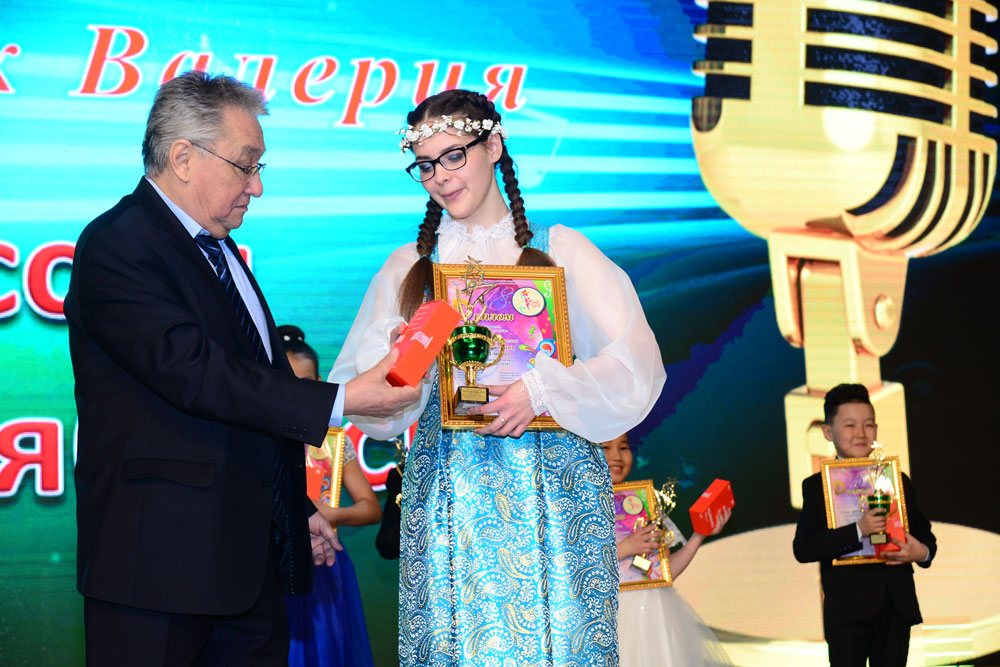 «التىن ميكروفوننىڭ» گران-ءپريى بولگارياعا كەتتى