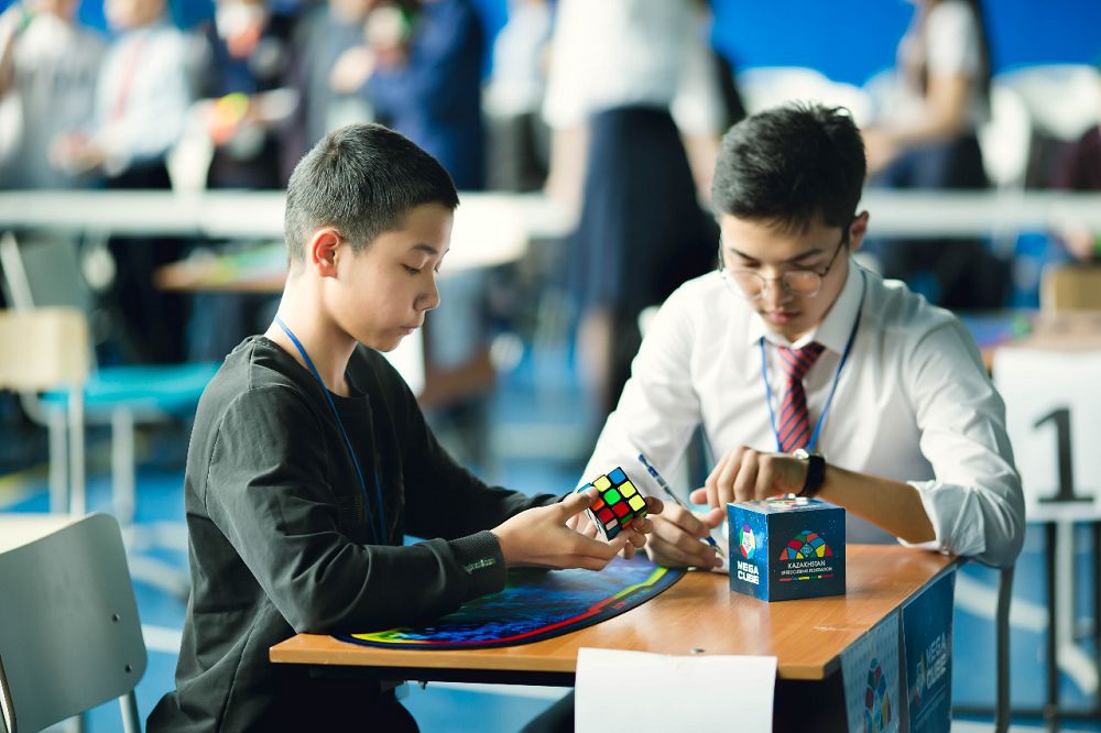 رۋبيك تەكشەسىن كىم جىلدام قۇراستىرادى؟