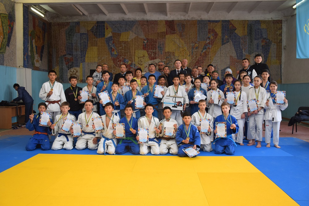 مايقايىڭ كەنتىندە دزيۋدو كۇرەسىنەن اشىق تۋرنير ءوتتى