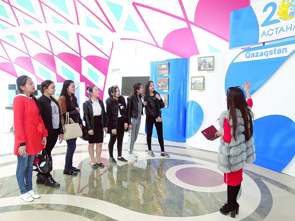 «قازاق تىلىندەگى 100 جاڭا وقۋلىق» جوباسىن تالقىلاۋ جۇمىستارى باستالدى