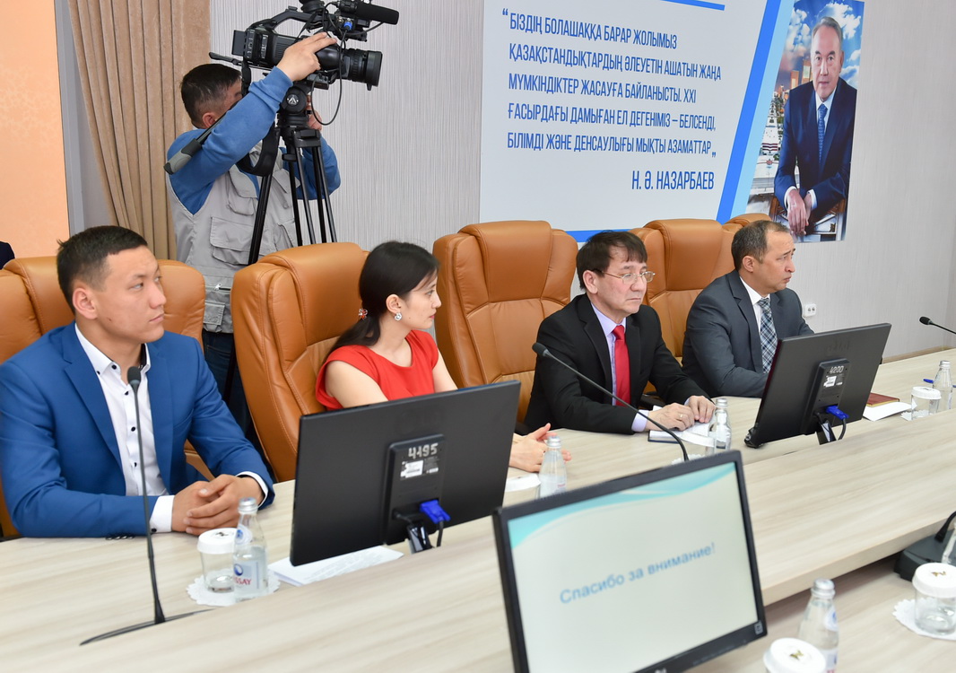 سولتۇستىك قازاقستان اكىمى «سەرپىن» تۇلەكتەرىمەن كەزدەستى