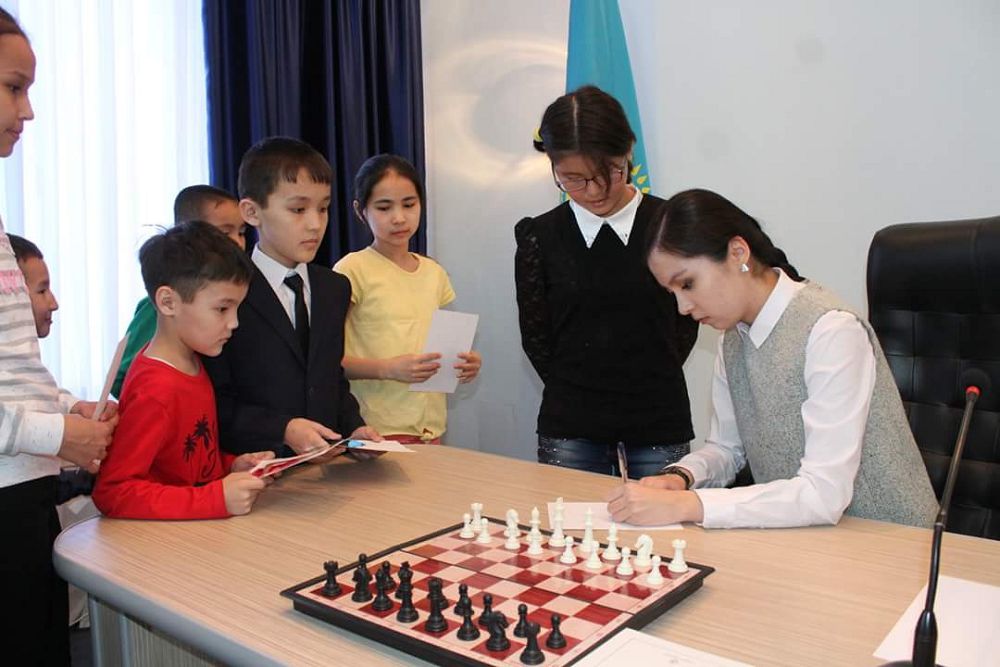 دينارا سادۋاقاسوۆا شاحماتتان شەبەرلىك ساباعىن وتكىزدى