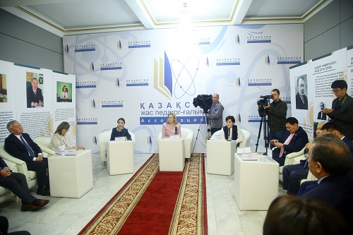 قىزدار ۋنيۆەرسيتەتىندە قازاقستان جاس عالىم-پەداگوگتارىنىڭ رەسپۋبليكالىق سلەتى ءوتتى
