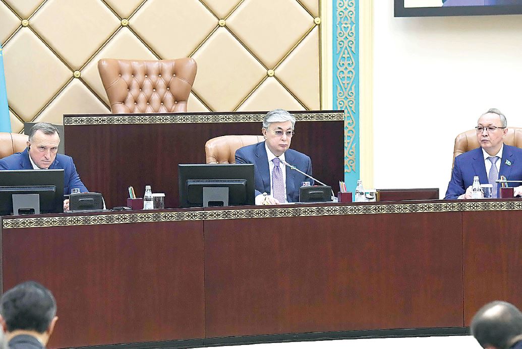 سەناتتىڭ جالپى وتىرىسىندا ءۇش جىلدىق بيۋدجەت قابىلداندى
