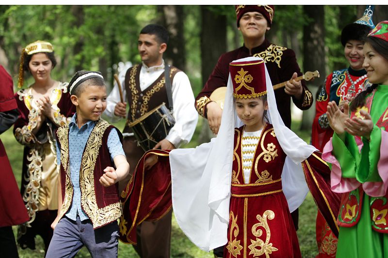 اتامەكەنىن ۇمىتپايدى
