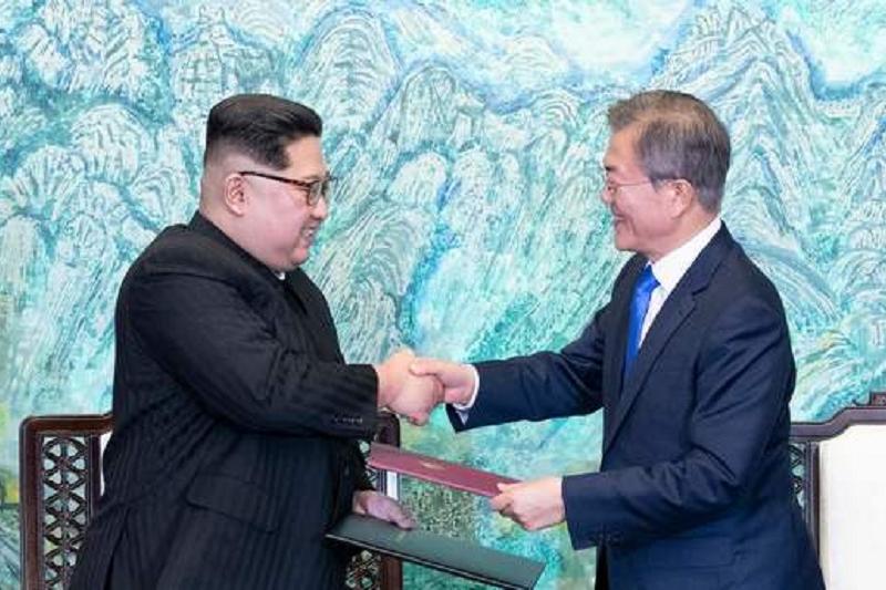 وڭتۇستىك جانە سولتۇستىك كورەيا باسشىلارى بەيبىتشىلىك تۋرالى دەكلاراتسياعا قول قويدى