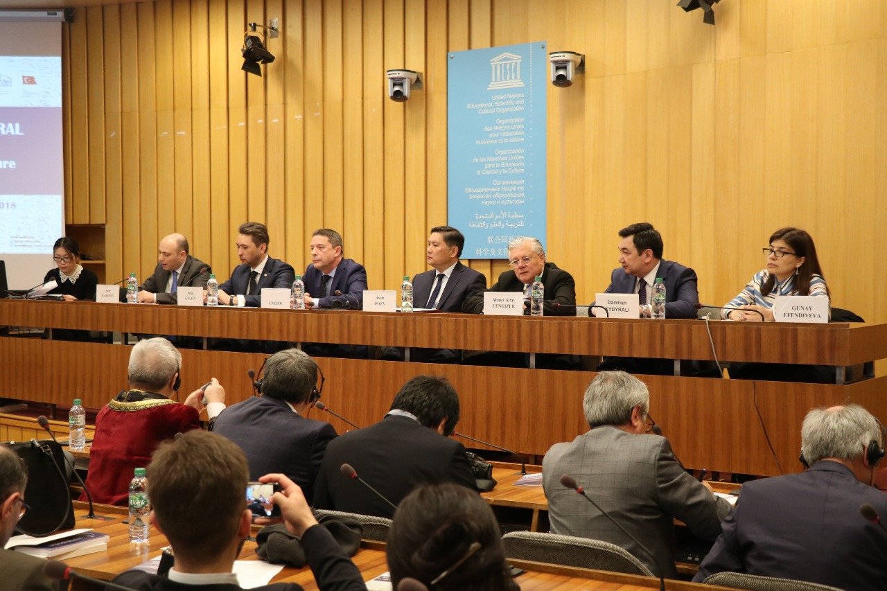 پاريجدە «رۋحاني جاڭعىرۋعا» ارنالعان حالىقارالىق فورۋم باستالدى