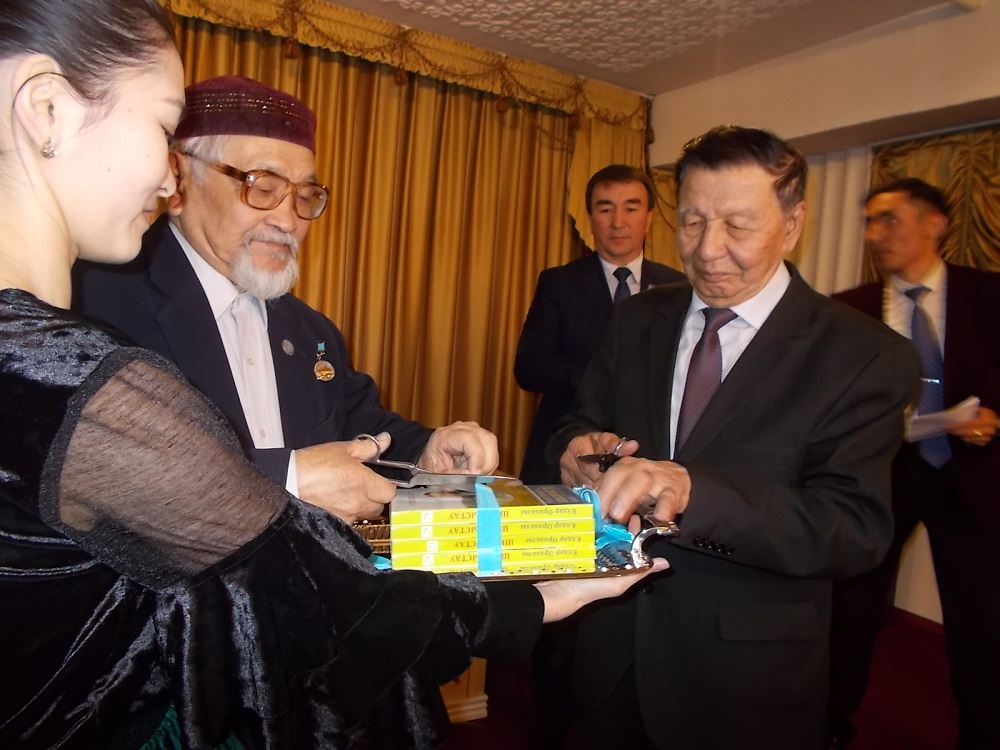 اقىن, كومپوزيتور ەلدار ءورازاليننىڭ «شىڭعىستاۋ» كىتابىنىڭ تۇساۋكەسەرى ءوتتى