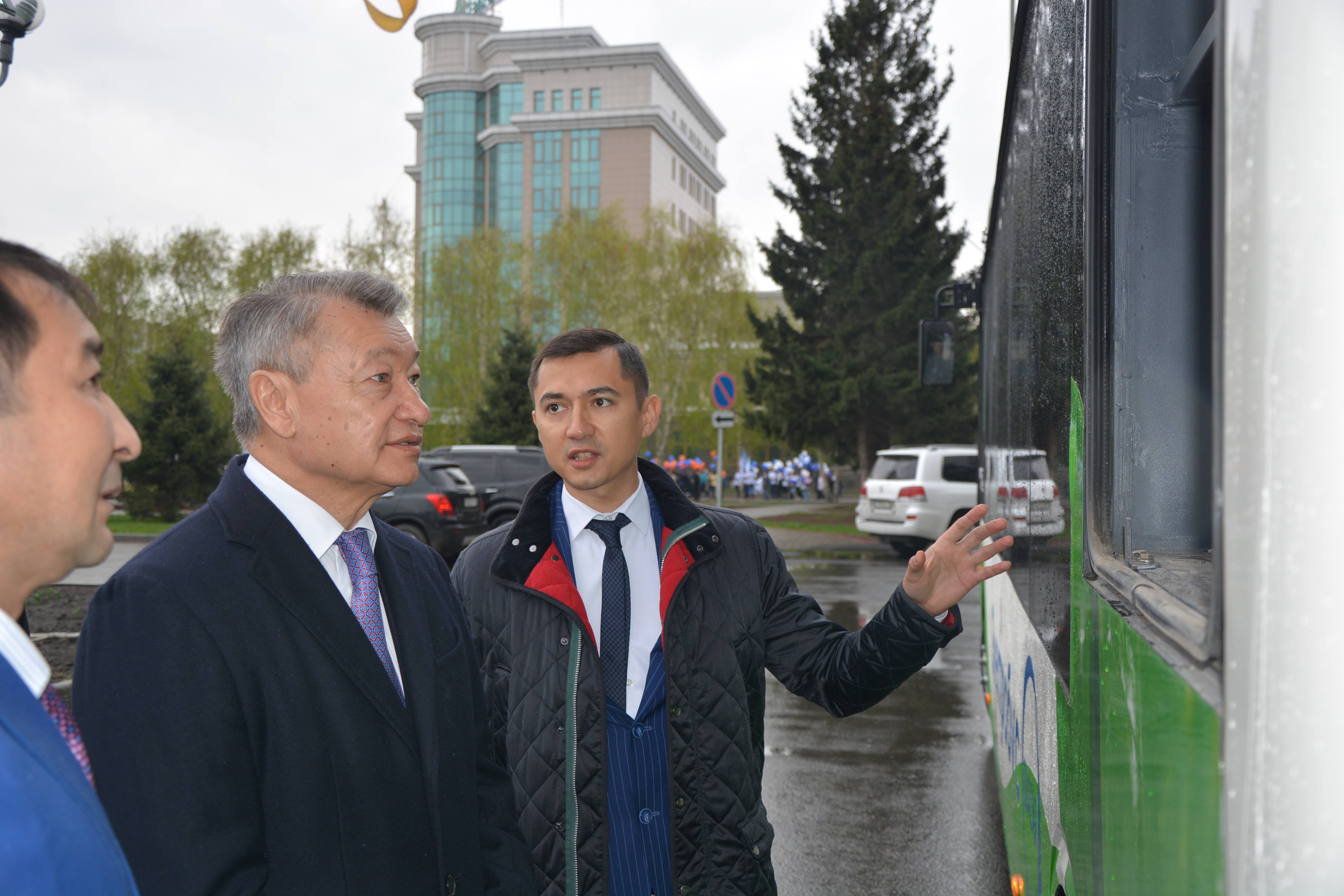 وسكەمەندە ەلەكتروبۋس سىناقتان وتكىزىلىپ جاتىر