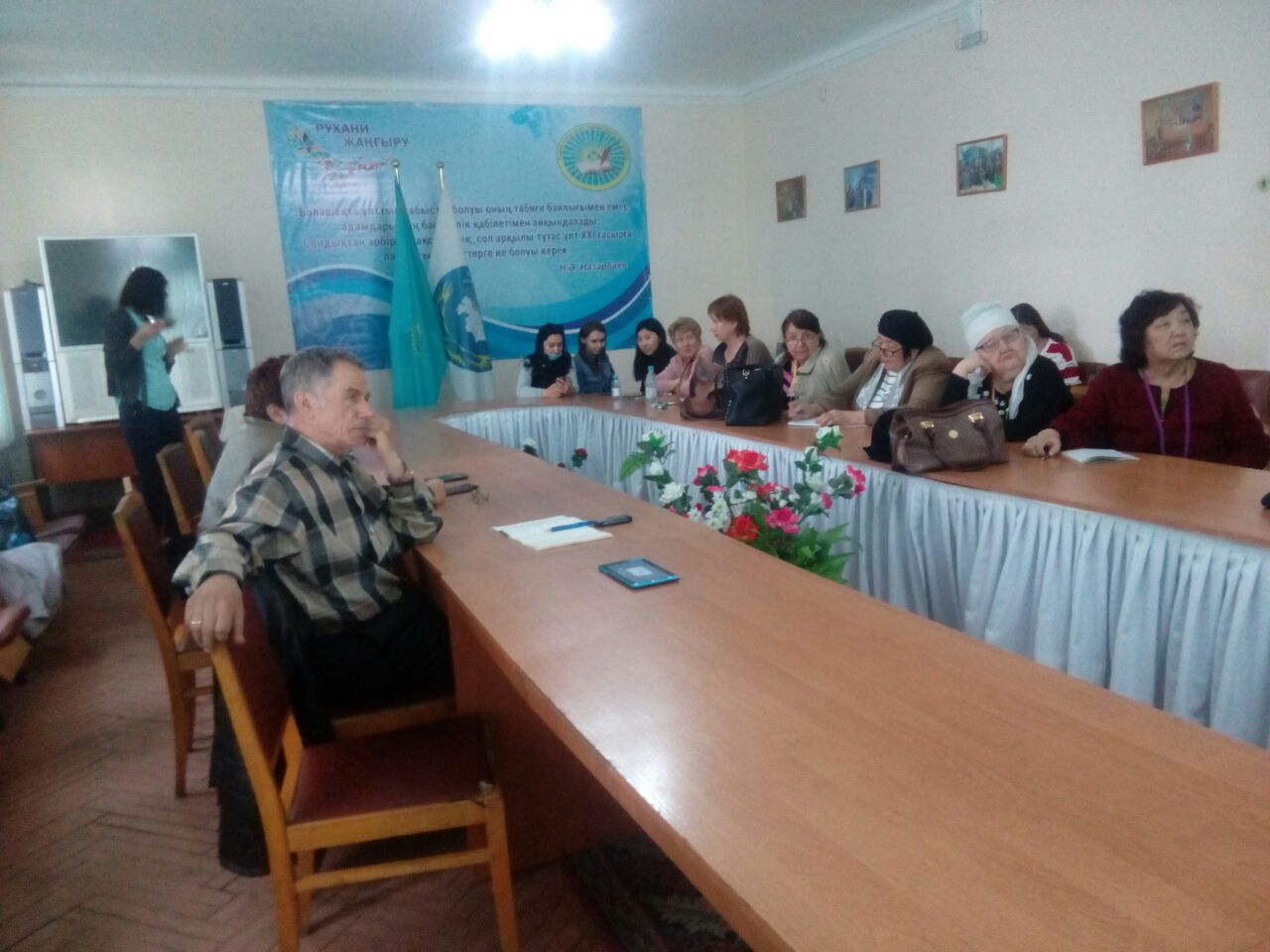 سەمەيدە «اپالار, اتالار جانە سمارتفون» ترەنينگ-ساباقتارى وتكىزىلدى