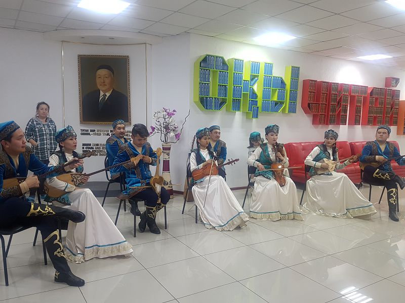 اقىن, سازگەر كاكىمبەك سالىقوۆتىڭ «سىرىمبەتتە مەكتەبىم» اتتى كىتابى جارىق كوردى