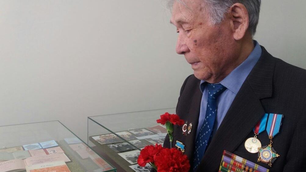 پاۆلوداردا بيلبوردقا سوعىس ارداگەرلەرىنىڭ پورترەتتەرى سالىنادى