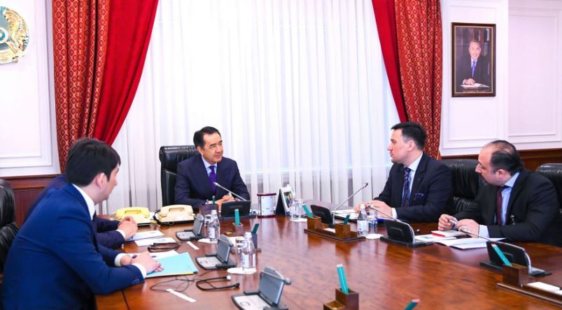 باقىتجان ساعىنتاەۆ ەۋرووداق وكىلدىگىنىڭ باسشىسىمەن كەزدەستى
