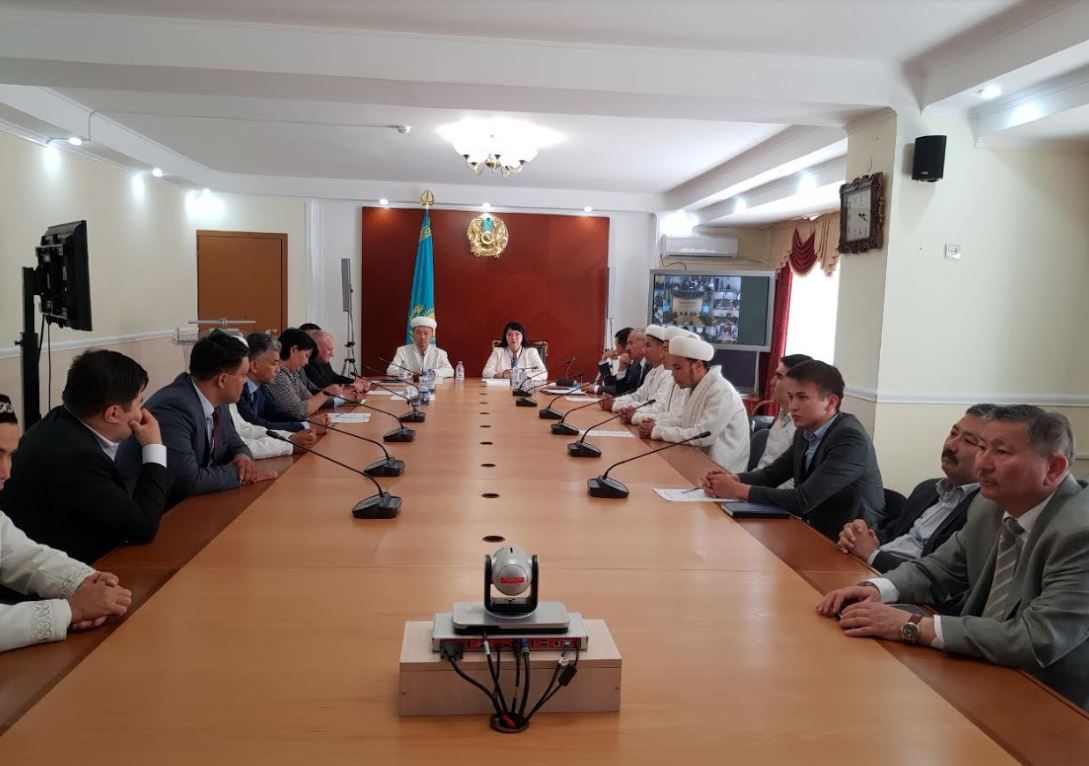 اقتاۋدا ءدىن وكىلدەرى دوڭگەلەك ۇستەلدە باس قوستى