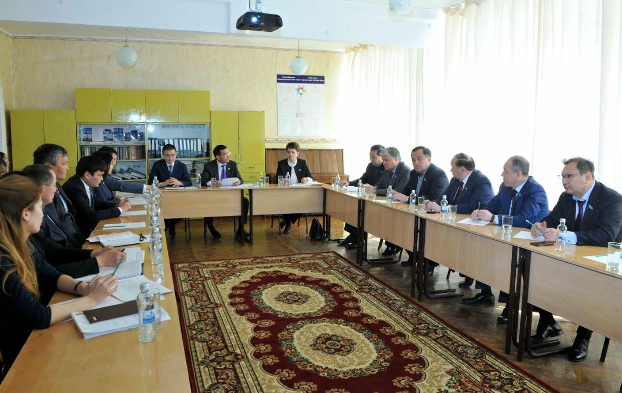 سەناتورلار اۋىلدىق وكرۋگتەر بيۋدجەتى تۋرالى ماسەلەلەردى تالقىلادى