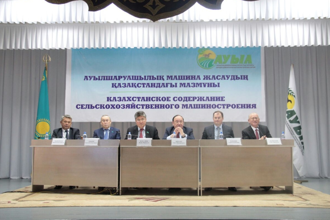 قوستانايدا «اۋىل» پارتياسى اۋىل شارۋاشىلىعى تەحنيكاسى تۋرالى ءماجىلىس وتكىزدى