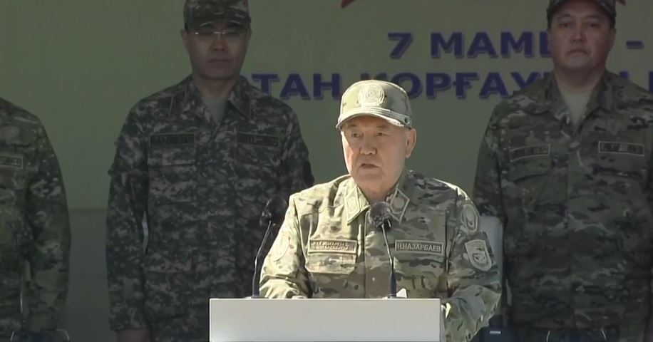 ەلباسى: قارۋلى كۇشتەرىمىز حالقىمىزدىڭ سەنىمدى تىرەگى, مەملەكەتتىڭ بەرىك قالقانى (ۆيدەو)