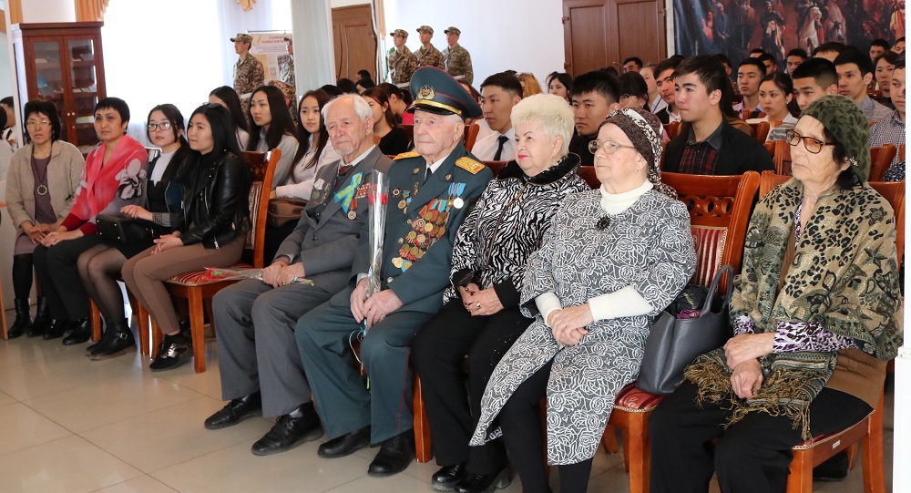 سەمەيدە cوعىس جىلدارى تۋعان اندەرگە ارنالعان ادەبي-مۋزىكالىق كەش  وتتى