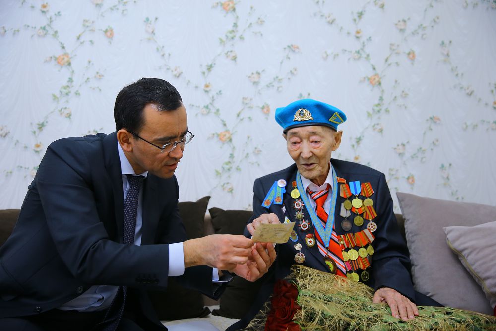 «نۇر وتان» پارتياسى «ەرلىك ەشقاشان ۇمىتىلمايدى» اتتى اكتسيانى قولعا الدى