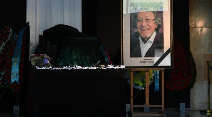 الماتىدا تەڭگە ديزاينىن جاساعان تيمۋر سۇلەيمەنوۆپەن قوشتاسۋ ءراسىمى ءوتتى