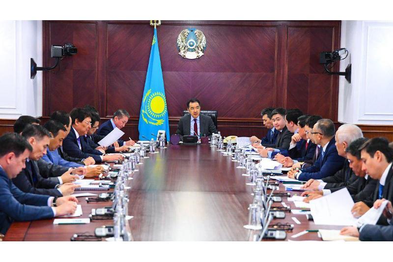 پرەمەر-مينيستر ونەركاسىپتىك دامۋ جونىندەگى كوميسسيانىڭ وتىرىسىن وتكىزدى