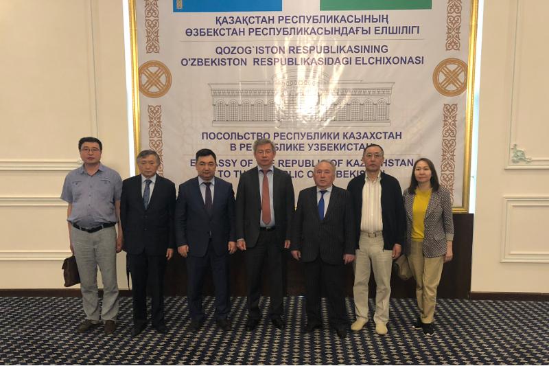 قازاقستان مەن وزبەكستان بىرلەسىپ لاتىن الىپبيىندە گازەت شىعارماق