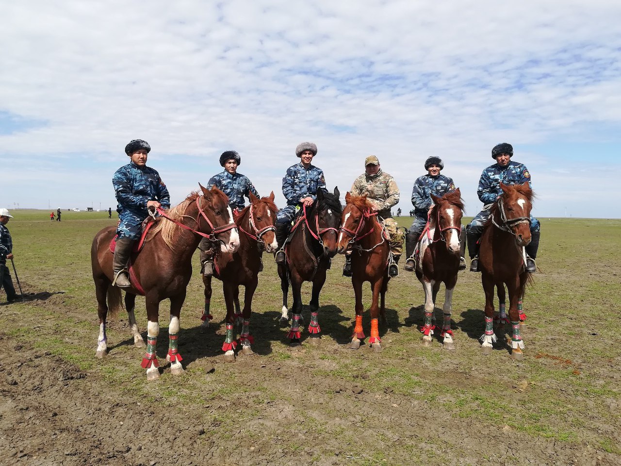 قوستانايلىق پوليتسەيلەر ۇزدىك كوكپارشىلاردىڭ قاتارىنان كورىندى