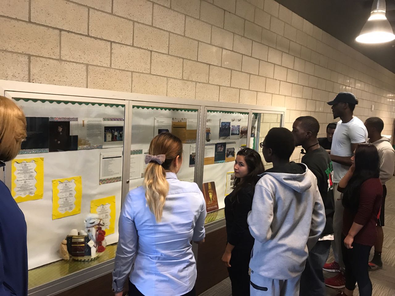 اقش-تىڭ جەتەكشى وقۋ ورنىندا قىزدار ۋنيۆەرسيتەتىنىڭ ارنايى بۇرىشى اشىلدى