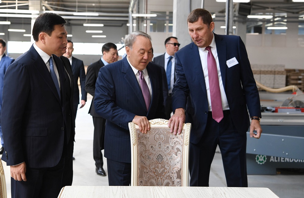 ەلباسى «كۆانت» جاۋاپكەرشىلىگى شەكتەۋلى سەرىكتەستىگىنىڭ جيھاز جاسايتىن فابريكاسىنا باردى