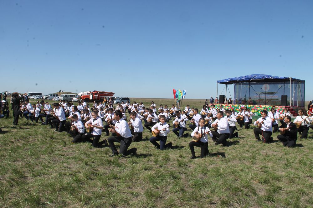 قازاق ەستراداسىنىڭ ءبىر بەلەسى
