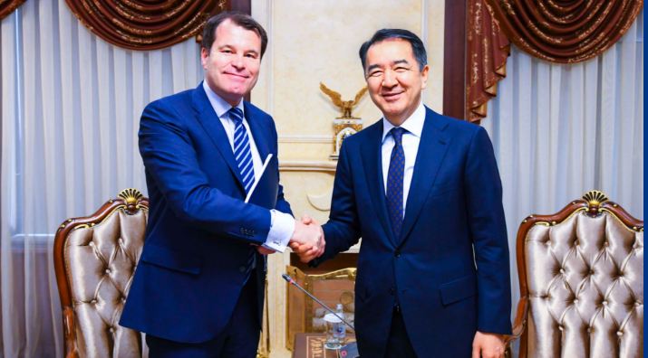 باقىتجان ساعىنتاەۆ ەققدب-نىڭ ءبىرىنشى ۆيتسە-پرەزيدەنتى يۋرگەن ريگتەرينكپەن كەزدەسۋ وتكىزدى