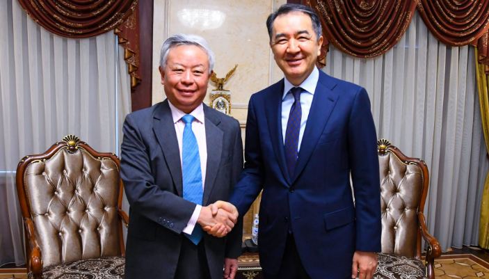 ۇكىمەت ۇيىندە ازيا ينفراقۇرىلىمدىق ينۆەستيتسيالار بانكىمەن ىنتىماقتاستىق كەلەشەگى تالقىلاندى