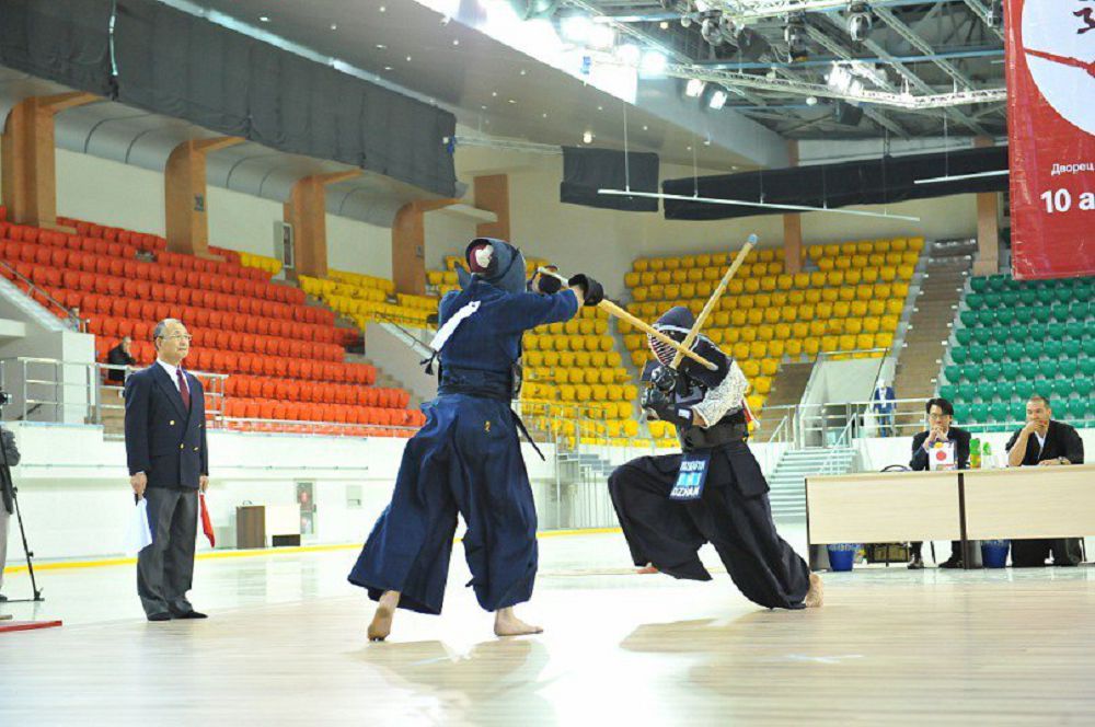 جاپونيا ەلشىلىگى كەندو كلۋبىنا سپورتتىق كيىمدەر تارتۋ ەتتى