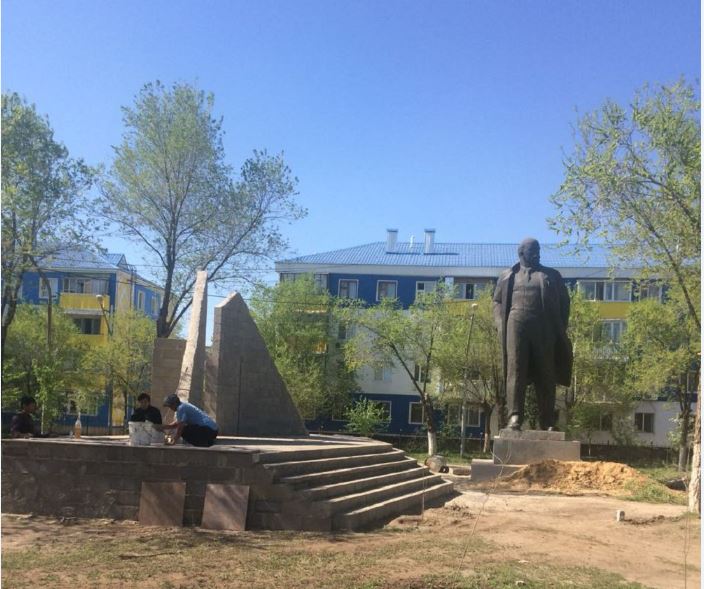 اقتوبەدە ارىستاردىڭ ەسكەرتكىشىنە ەلەۋسىز قۋىس­تان جەر بولىنگەن