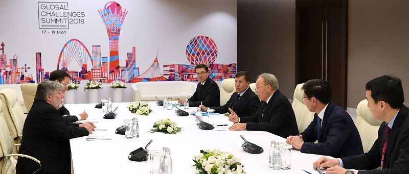 ەلباسى ستيۆ ۆوزنياكپەن كريپتوۆاليۋتالاردى دامىتۋ پەرسپەكتيۆالارىن تالقىلادى