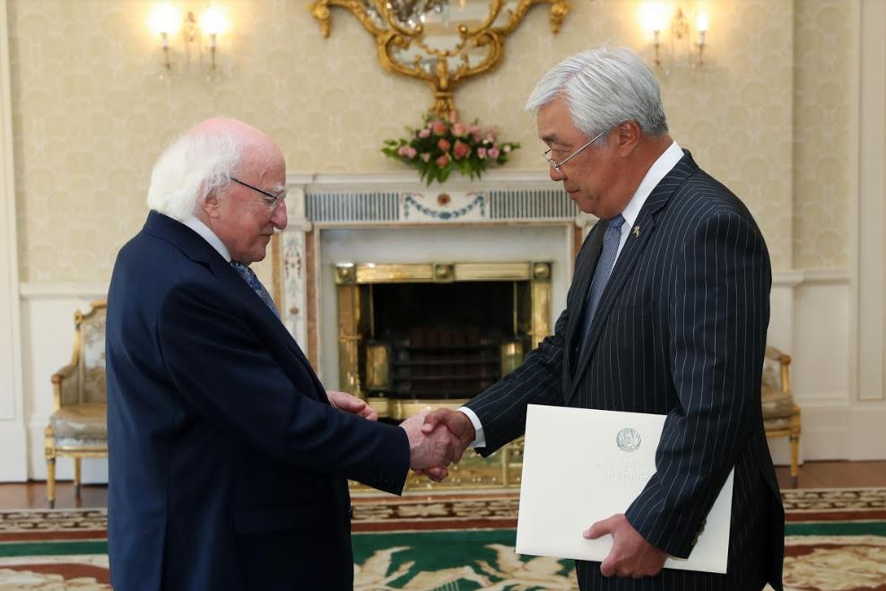 قازاقستان ەلشىسى يرلانديا پرەزيدەنتىنە سەنىم گراموتالارىن تاپسىردى