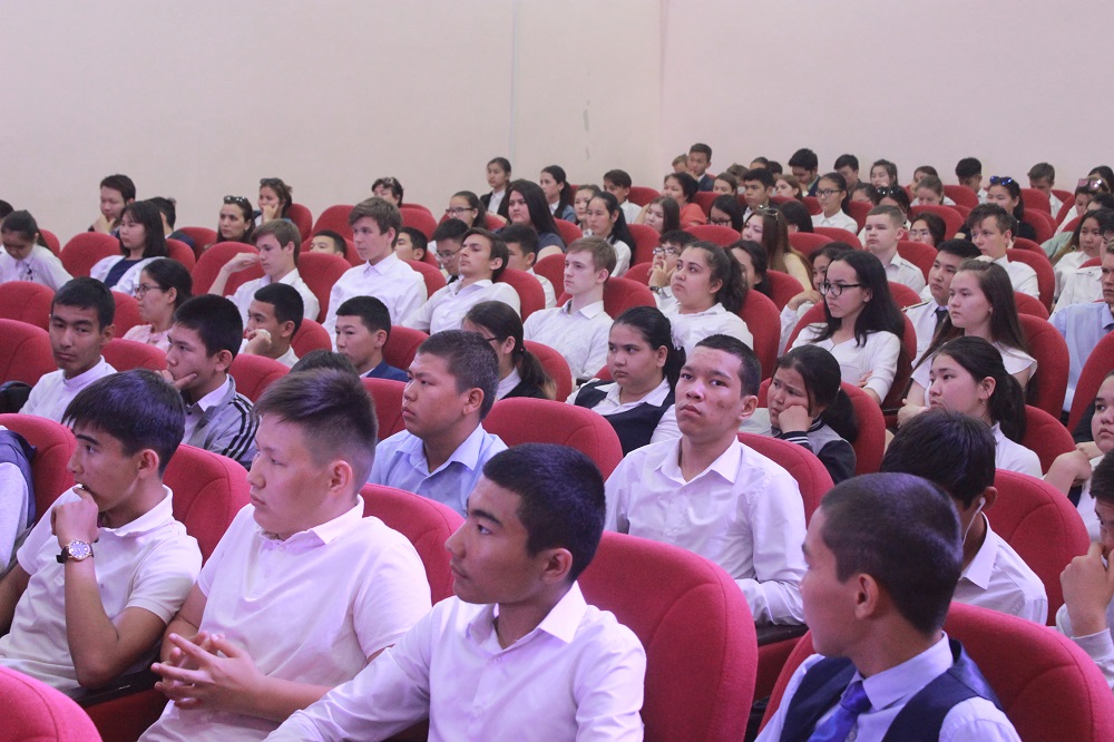 اقتاۋدا مەملەكەتتىك قىزمەت ورگاندارىنىڭ 20 جىلدىعىنا ارنالعان بىرىڭعاي تاقىرىپتىق ساعات ءوتتى