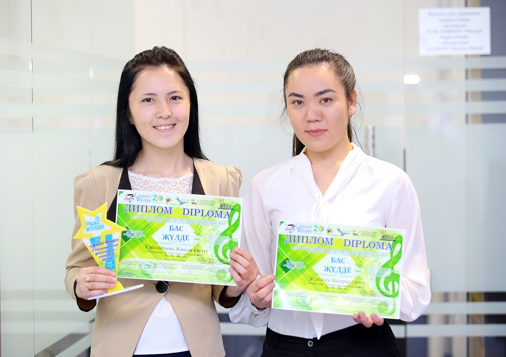 قىزدار ۋنيۆەرسيتەتىنىڭ ستۋدەنتتەرى حالىقارالىق ونەر بايقاۋىندا باس جۇلدەگە يە بولدى