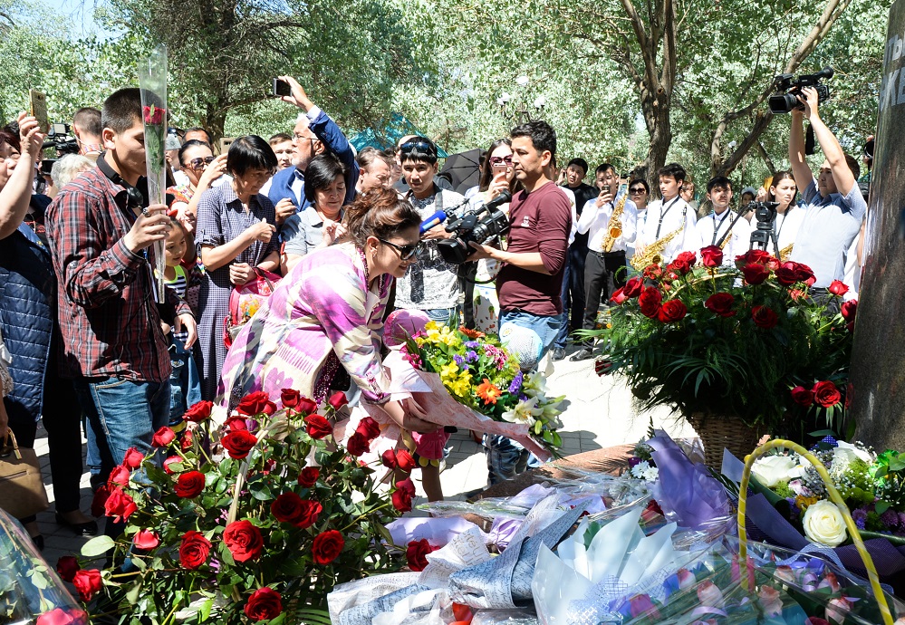 قىزىلوردادا باتىرحان شۇكەنوۆكە ەسكەرتكىشى ورناتىلدى