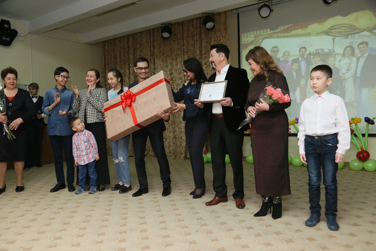 قوستاناي قالاسى «مەرەيلى وتباسىن» تاڭدادى
