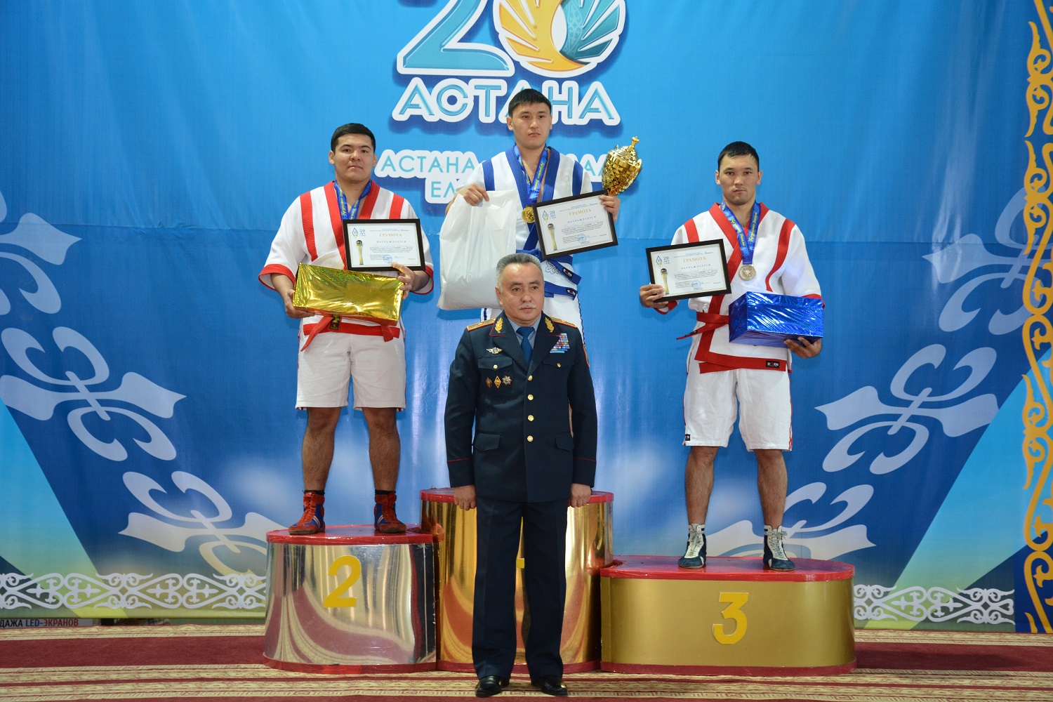 سولتۇستىك قازاقستاندا قازاق كۇرەسىنەن بىرىنشىلىك ءوتتى
