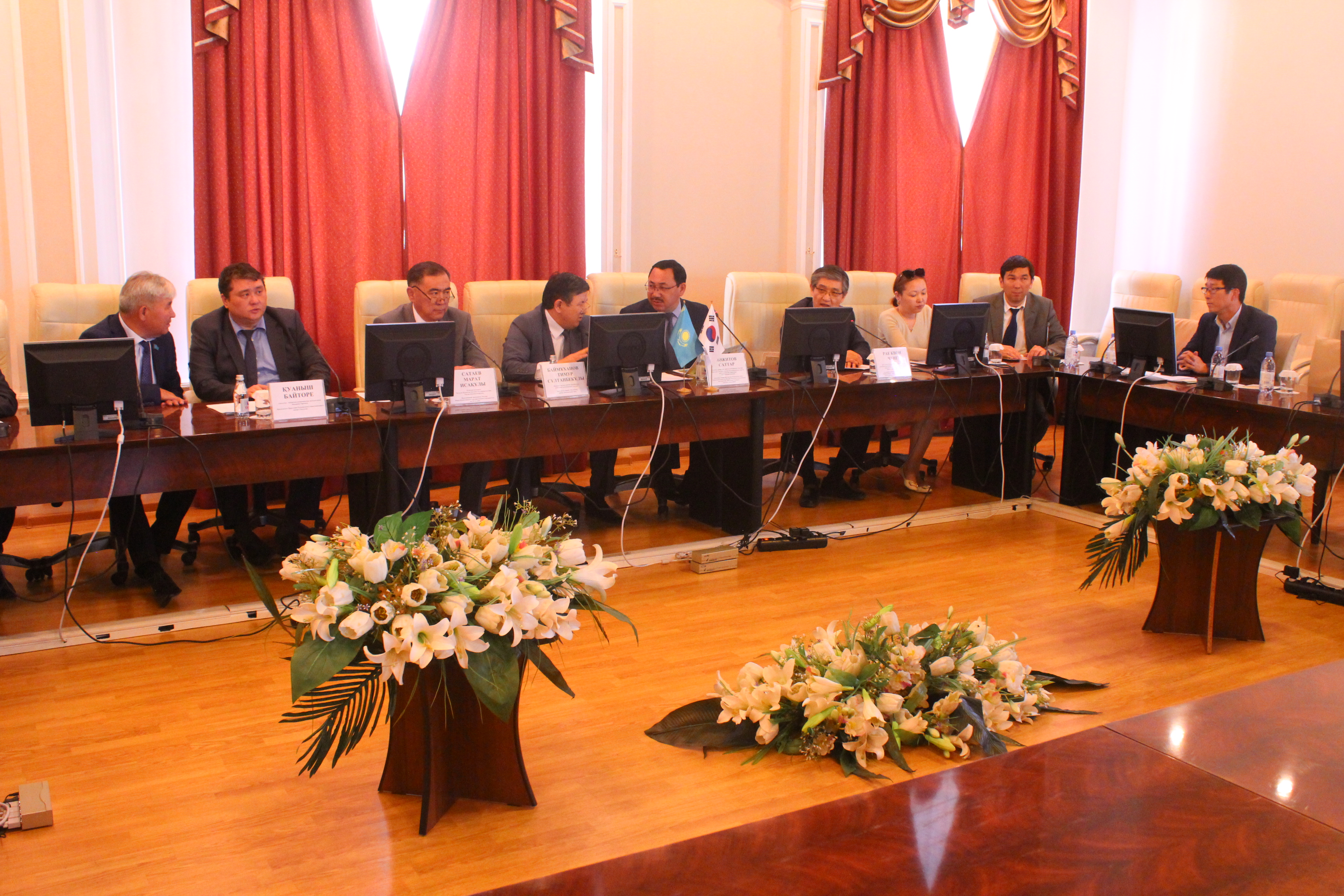 وقو-دا نوبەل سىيلىعى لاۋرەتىنىڭ قاتىسۋىمەن عىلىمي-پراكتيكالىق دوڭگەلەك ۇستەل ءوتتى