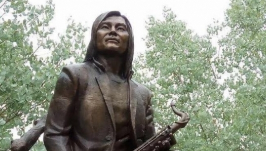 قىزىلوردادا باتىرحان شوكەنوۆكە ەسكەرتكىش ورناتىلدى