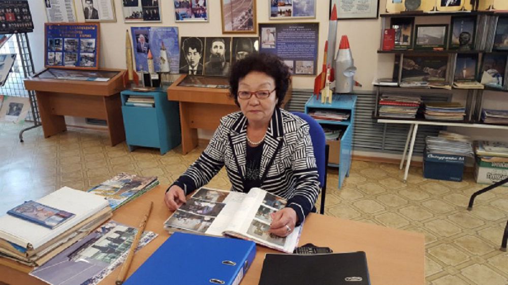 عارىشكەرلەرمەن دوس مەكتەپ