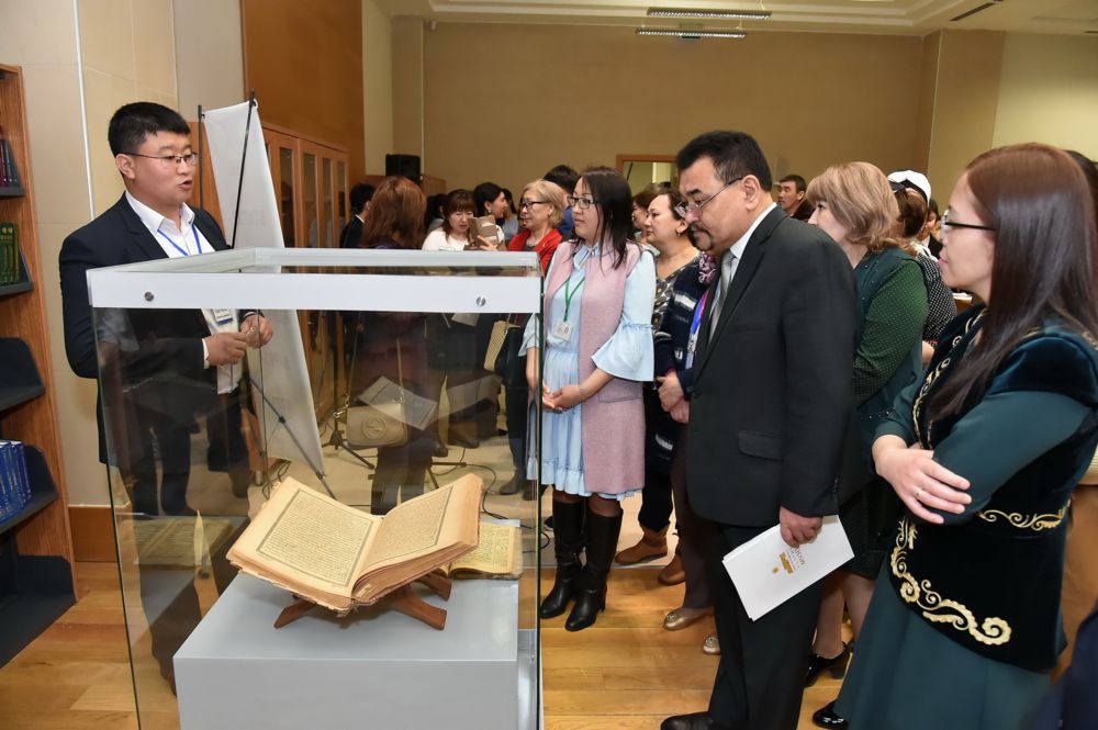 ۇلتتىق مۋزەيدە «كونە كىتاپ – رۋحاني جاڭعىرۋدىڭ جارقىن جولى» كوشپەلى كورمەسى ءوتىپ جاتىر