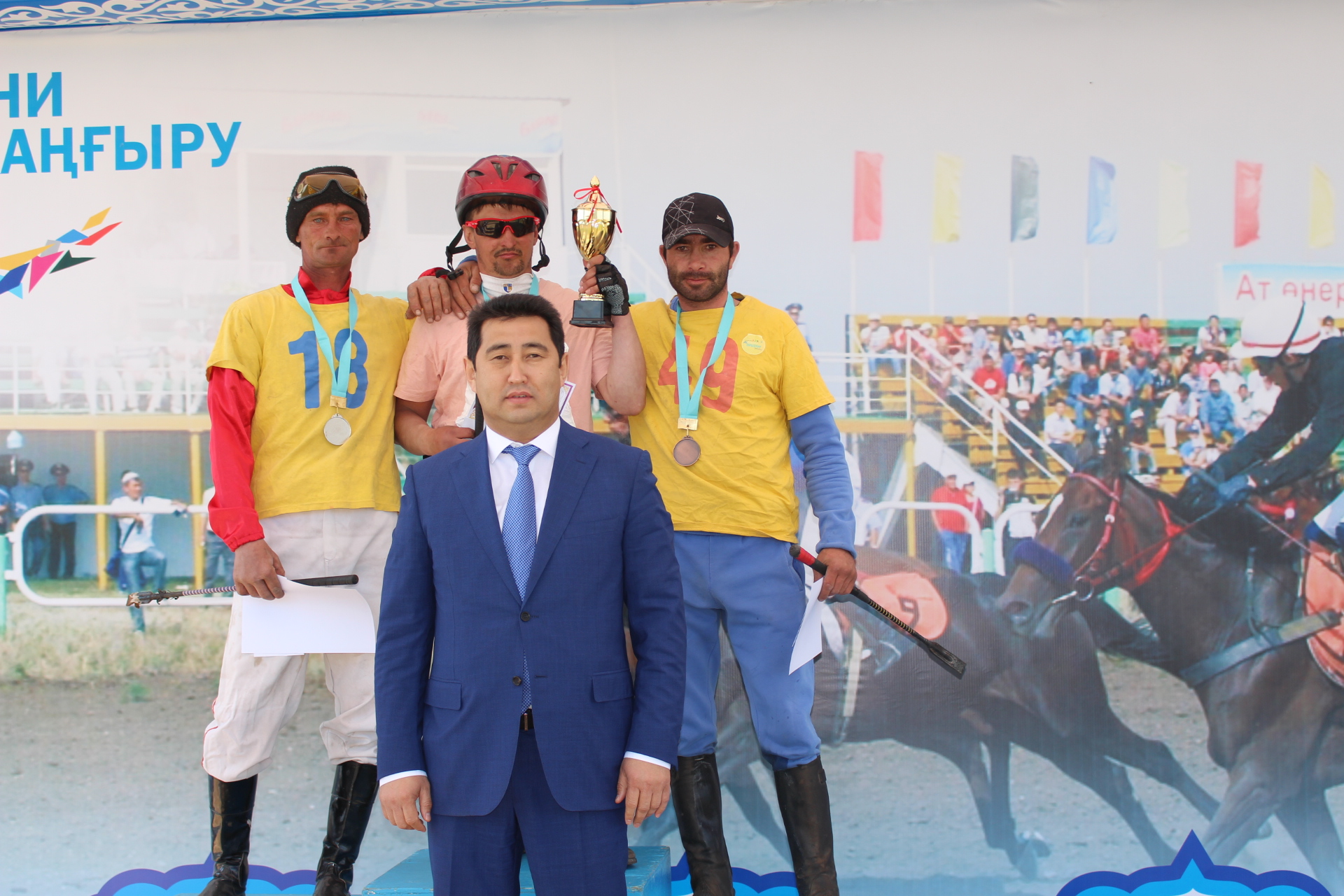 سولتۇستىك قازاقستاندا جازعى ات جارىسى ماۋسىمى اشىلدى