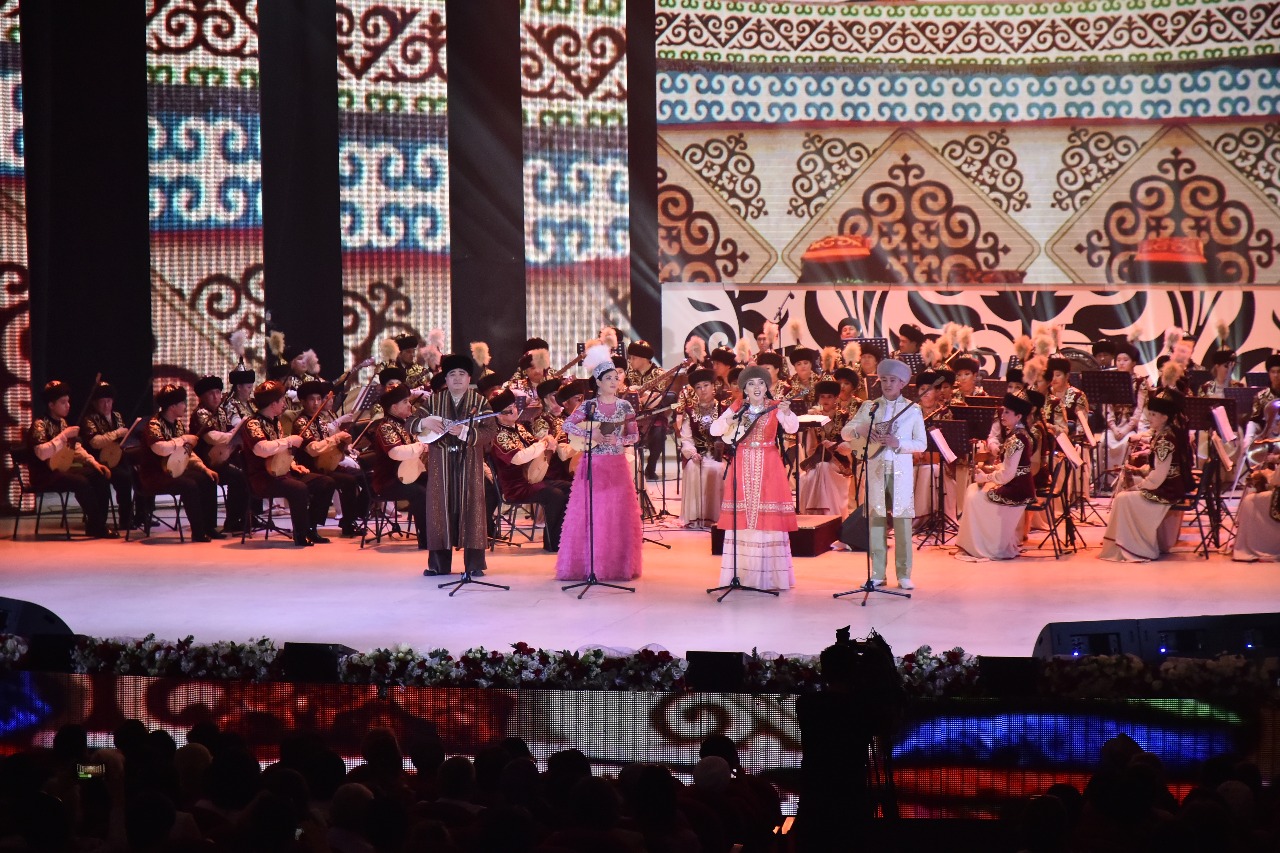 ەلوردالىق شىعارماشىلىق توپ اتىراۋعا جەتتى